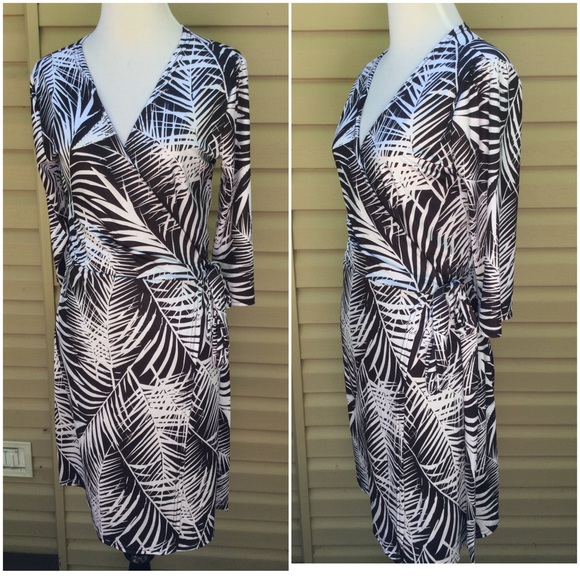 White Mark Dresses & Skirts - Beautiful Wrap Dress !